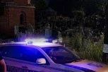 OSKRNAVLJENO 35 GROBNICA, RAZVALJIVALI I SANDUKE...! Horor na Mokroluškom groblju - Više policijskih patrola na licu mesta!