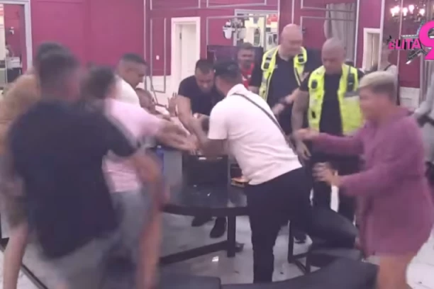 PODIVLJALI TAKMIČARI POSKAKALI NA STO, A ONO ŠTO JE USLEDILO IZAZIVA MUČNINU! Ove prizore niko ne bi smeo da vidi - SAMO ZA JAK ŽELUDAC! (GALERIJA)