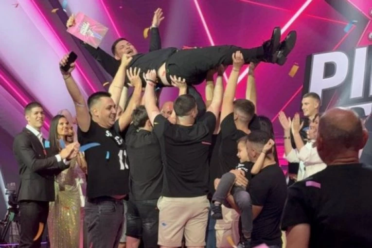 PPBEDNIK "PINKOVIH ZVEZDA" OTKRIO POL BEBE! Emocije na vrhuncu - evo šta čekaju Stefan i lepa Jovana! (VIDEO)