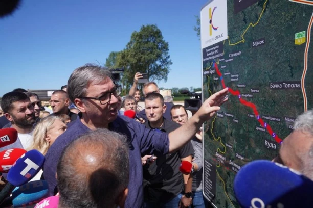 "ČUDESNO JE KAKO SMO IZGRADILI OVE PUTEVE!" Vučić obišao radove na brzoj saobraćajnici "Osmeh Srbije": Ovo je investicija koja će trajno promeniti život ljudi! (FOTO)