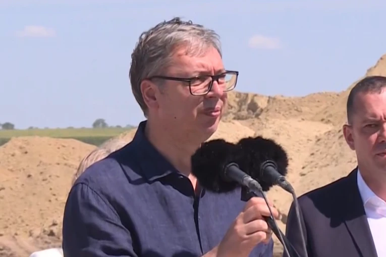 "OTELI NAM 14 ODSTO TERITORIJE, 3 PUTA NAS PROGLASIŠE GENOCIDNIM NARODOM" Vučić o sramnom potezu Podgorice: Nemojte da vam govorim o slanju vojnika na Kosovo!
