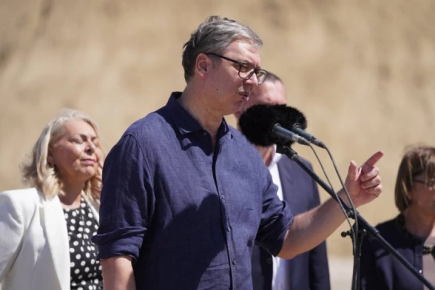 "GALERIJA NIJE MOJA, NEGO VAŠA! KONAČNO STE PRIZNALI MOJE DELO I RAD": Vučić jednom rečenicom UĆUTKAO Biljanu Lukić (FOTO, VIDEO)