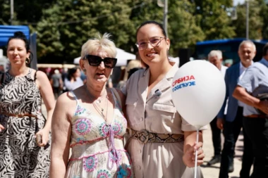 "KONKRETNI REZULTATI SU ONO ŠTO GRAĐANI NAJJASNIJE VIDE" Pavkov: Divan porodični dan u Inđiji za ujedinjenu Srbiju koja pobeđuje! (FOTO)
