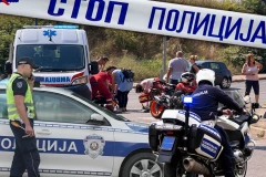 IMA MRTVIH KOD SENTE! Muškarac se automobilom zakucao u pun KOMBI LJUDI!