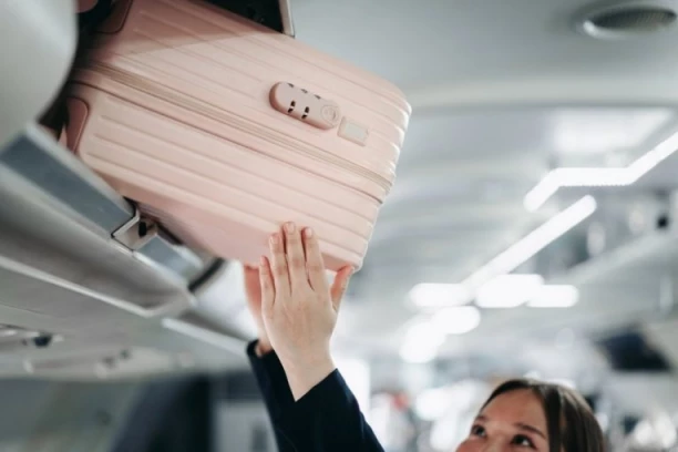 RUČNI PRTLJAG STVARA SVE VEĆE PROBLEME! Avio-kompanije uvode nova ograničenja - putnici ovo moraju da znaju!
