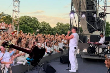 ADI ŠOŠE PRIZNAO DA IMA TREMU, A ONDA NAPRAVIO LOM NA SCENI! Publika vrišti u ekstazi (VIDEO)