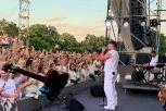 ADI ŠOŠE PRIZNAO DA IMA TREMU, A ONDA NAPRAVIO LOM NA SCENI! Publika vrišti u ekstazi (VIDEO)