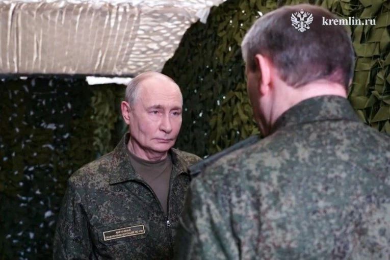 SNIMAK KOJI JE NASMEJAO PUTINOVE PROTIVNIKE! Ruski lider razotkriven dok mu zemlja gori!  (VIDEO)