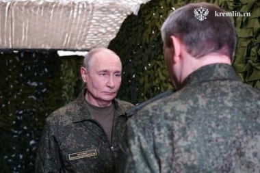 SNIMAK KOJI JE NASMEJAO PUTINOVE PROTIVNIKE! Ruski lider razotkriven dok mu zemlja gori - PUKLA BRUKA! (VIDEO)