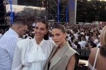 SPEKULISALO SE DA ĆE SNIMITI DUET, A SADA UHVAĆENE ZAJEDNO! Džejla i Milica Pavlović izazvale KOLAPS NA ADIJEVOM KONCERTU, sve stalo! (VIDEO)