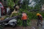 RAZORNO NEVREME OSTAVILO PUSTOŠ: Poplave i klizišta RUŠILE sve pred sobom, hiljade domova u MRAKU! (VIDEO)
