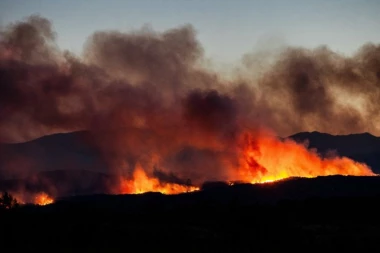 FRANCUSKA U PLAMENU! Besne požari u zemlji, evakuisano 10.000 ljudi, na snazi CRVENI ALARM, oglasio se HITNO i Makron! (VIDEO)