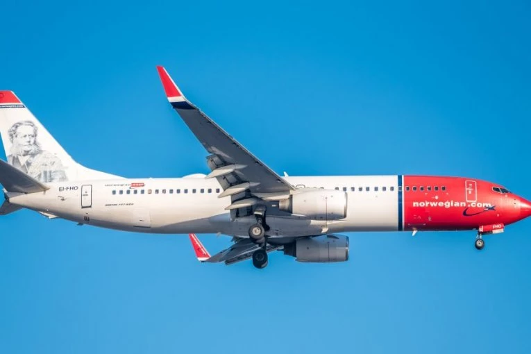 PUTNICI IZNENADA POLEČELI DA KRVARE, FLAŠA VODE SE IZDEFORMISALA...! Teška drama na letu iz Palma de Majorke - AVION HITNO PRIZEMLJEN U HAMBURGU!