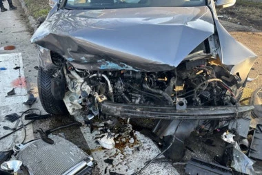 TINEJDŽER (15) NASTRADAO U NESREĆI NA GOLIJI! Ispao iz automobila tokom prevrtanja, tri osobe povređene!