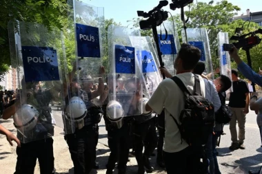 TENZIJE EKSPLODIRALE! Masovna hapšenja pred početak ključnog samita! (FOTO, VIDEO)
