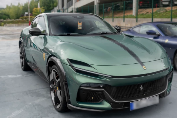 KO IMA, TAJ I MOŽE: CARINA PRIJAVILA REKORD NAJSKUPLJI AUTO U SRBIJI  - Evo koliko košta ovaj Ferari!