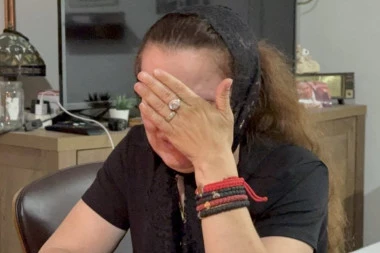 ĆERKE ANDRIJE BAJIĆA STIGLE NA VMA: Naslednice pokojnog pevača prošle pored Male Cane, ovako je jutros oplela po njima!
