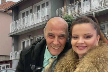 IZ OVE KUĆE JE POBEGLA MALA CANA! Tvrdi da je ona insistirala da je pokojni Andrija Bajić prepiše ćerkama: Napadale su me! (VIDEO)