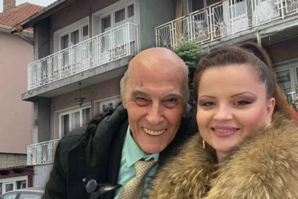 IZ OVE KUĆE JE POBEGLA MALA CANA! Tvrdi da je ona insistirala da je pokojni Andrija Bajić prepiše ćerkama: Napadale su me! (VIDEO)
