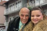 IZ OVE KUĆE JE POBEGLA MALA CANA! Tvrdi da je ona insistirala da je pokojni Andrija Bajić prepiše ćerkama: Napadale su me! (VIDEO)