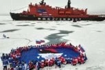 ISTORIJSKI USPEH! Srpski srednjoškolac Viktor osvaja Severni pol na ruskom nuklearnom ledolomcu!