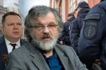 KUSTURICU PRIVATNO OBEZBEĐUJE POLICIJA SRPSKE: Novi dokazi o sprezi reditelja-blokadera i ministra Željka Budimira!