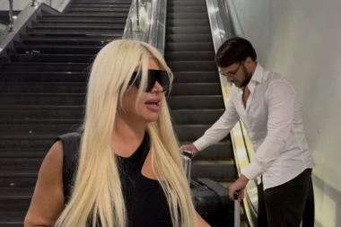 DARA BUBAMARA BACILA KARTE NA STO! Pevačica otkrila da li PRELAZI NA PINK: Nema ko sta da se ljuti!