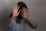 UDARALA DETE I PRETILA MU KLANJEM: Uhapšena žena iz Zemuna koja je pijana nasrnula na maloletnu ćerku?!