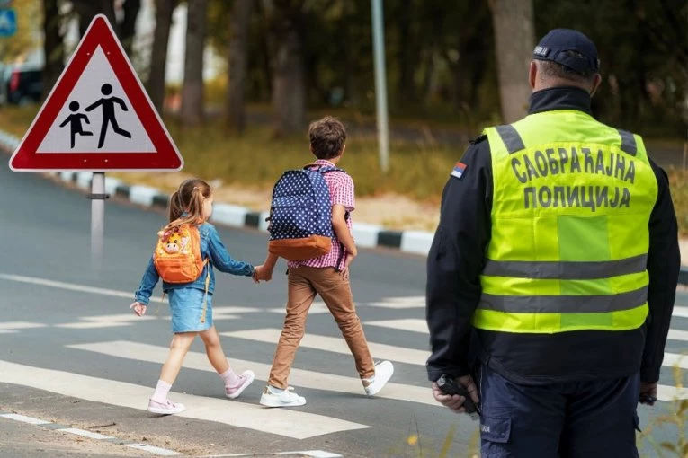 PROĐITE S DETETOM NEKOLIKO PUTA ISTU PUTANJU: Upozorenje roditeljima pred početak nove školske godine