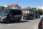 "VANREDNO STANJE" U NOVOM SADU! Pogledajte lude scene pred meč Vojvodina - Ferencvaroš sa ulica "srpske Atine" (VIDEO)