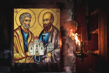 DANAS JE CRVENO SLOVO I VELIKI PRAZNIK! Slavimo Svete apostole Petra i Pavla - PETROVDAN!