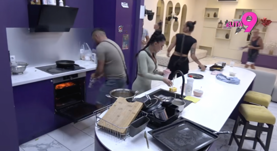 STANIJA SPAVA NA POSTELJINI NA KOJOJ SU MAJA I ASMIN IMALI VRELU AKCIJU!?! Spremite kesu za povraćanje - REGION ZGROŽEN! (VIDEO)