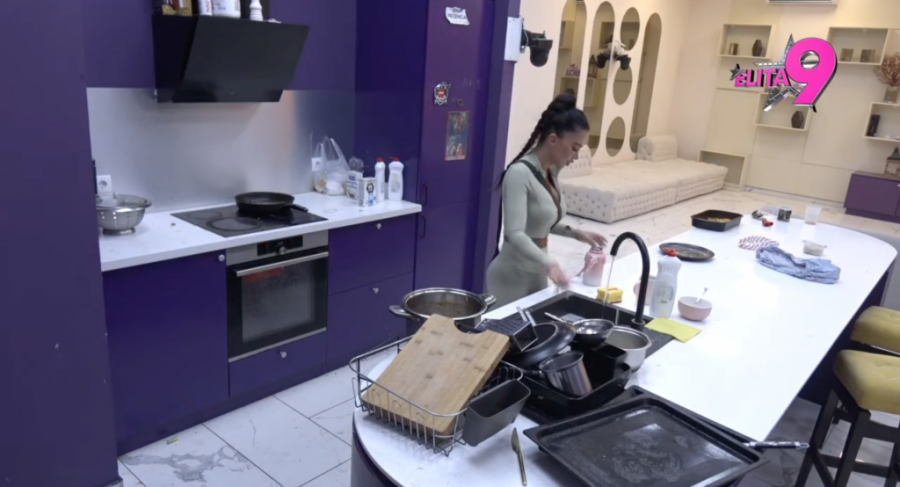 STANIJA SPAVA NA POSTELJINI NA KOJOJ SU MAJA I ASMIN IMALI VRELU AKCIJU!?! Spremite kesu za povraćanje - REGION ZGROŽEN! (VIDEO)