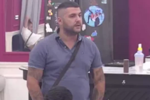 HITAN PREKID PROGRAMA! Asmin Durdžić se obratio RODITELJIMA pred FINALE Elite, a Takiju poslao BRUTALNU PORUKU!