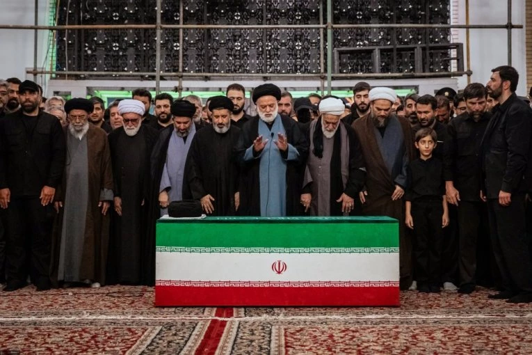 SAHRANJEN ALI HAMNEI! Hiljade ljudi ispratile ajatolaha uz povike koji su ODJEKNULI svetom: "SMRT AMERICI, SMRT IZRAELU"! (FOTO, VIDEO)