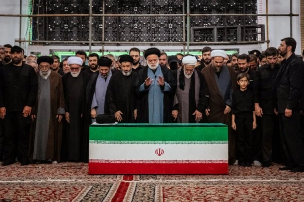 SAHRANJEN ALI HAMNEI! Hiljade ljudi ispratile ajatolaha uz povike koji su ODJEKNULI svetom: "SMRT AMERICI, SMRT IZRAELU"! (FOTO, VIDEO)