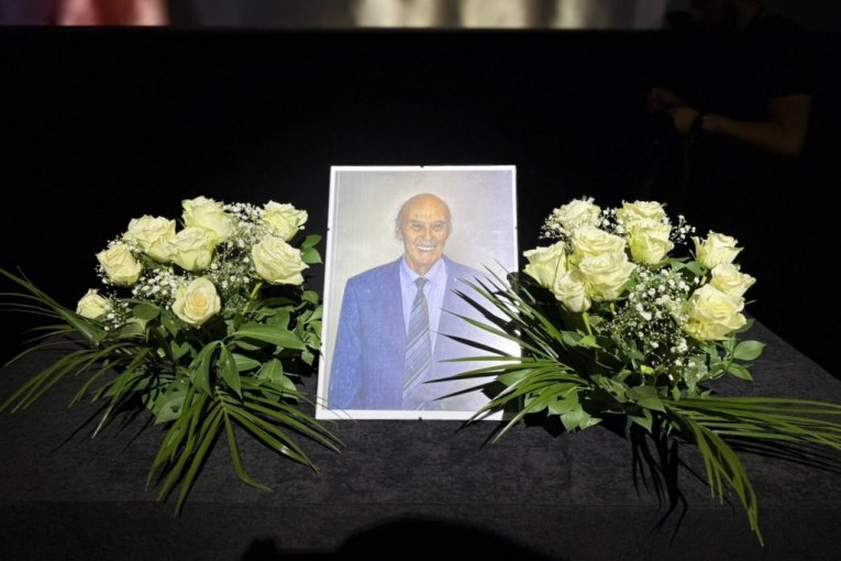 Mala Cana plače na komemoraciji