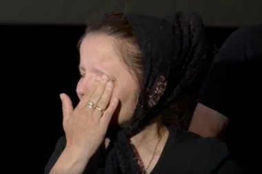 MAJKA MALE CANE PENI OD BESA, MISLI DA JE NJENA ĆERKA ZASLUŽILA VIŠE OD BAJIĆEVE VIKENDICE! Pukla bruka posle pevačeve smrti!