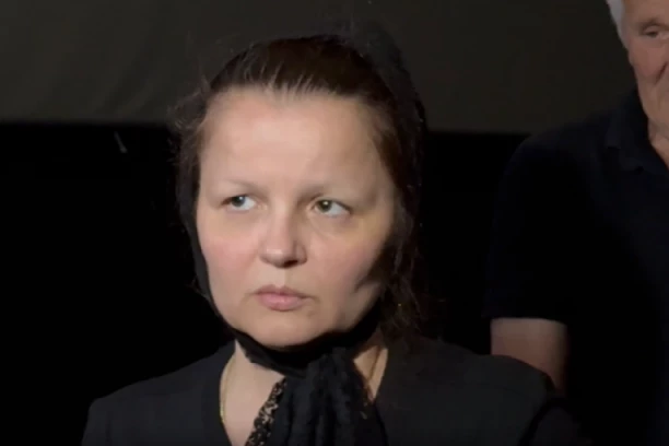 ALARMIRANA STRUČNA POMOĆ ZA MALU CANU?! Prvo joj unajmili obezbeđenje, a sad otišli korak dalje - pevačica gori od besa!