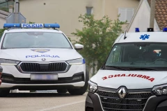 HOROR U HRVATSKOJ! Policajki zario nož u grudi prilikom intervencije - POLICIJA POZVANA ZBOG NASILJA U PORODICI!