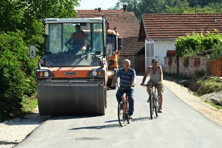 Put između Gornjih i Donjih Sinkovaca