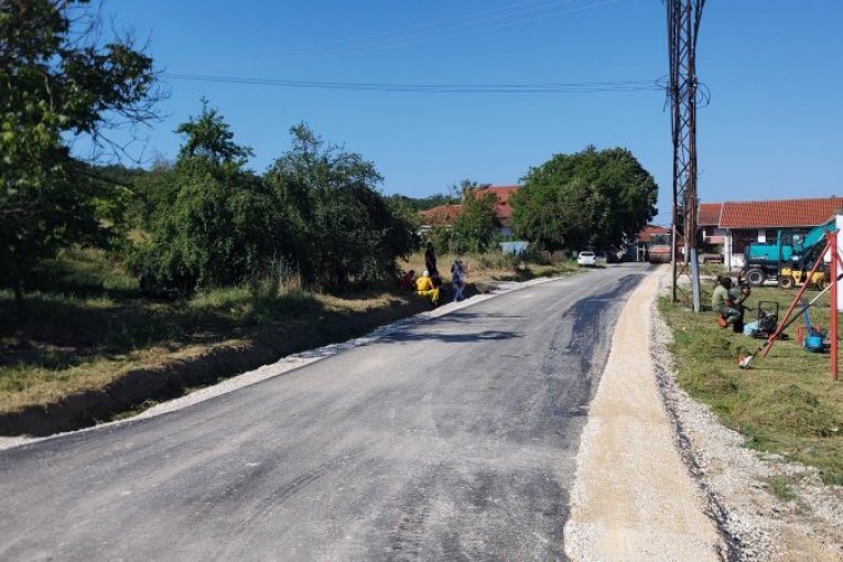 Put između Gornjih i Donjih Sinkovaca