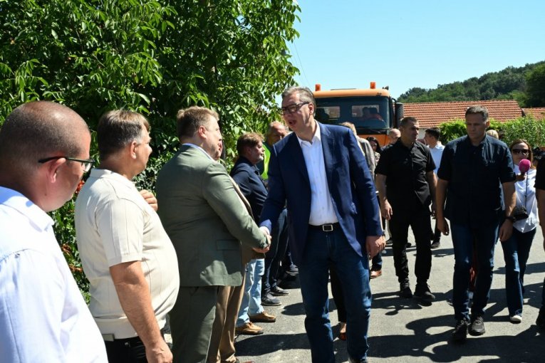 Vučić obilazi radove