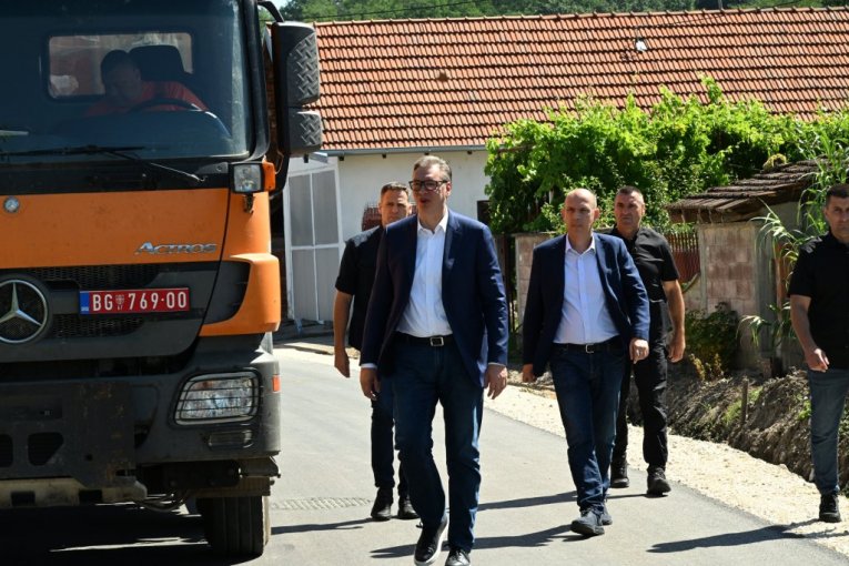 Vučić obilazi radove