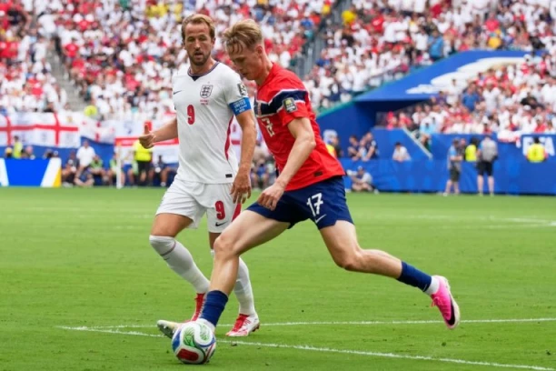 NORVEŠKA - ENGLESKA:  "Gordi albion" na kolenima - Pikford ovo nije mogao da odbrani!