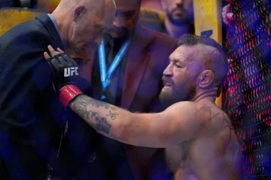 TUŽNO! Ovako se završio meč Mekgregora i Holoveja - DA LI ĆEMO IKADA VIŠE LEGENDARNOG IRCA GLEDATI U OKTAGONU?