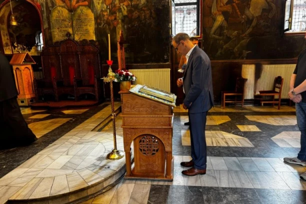 "NEKA NAS PETROVDAN PODSETI DA..." Premijer Đuro Macut čestitao danas svim vernicima veliki praznik! (FOTO)