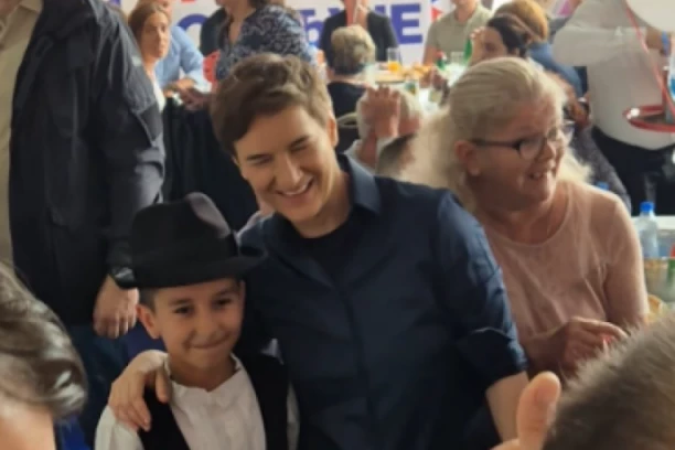 "PORED VEČITE MRŽNJE, PLAN IM JE I DA PENZIONERIMA ODUZMU PRAVO GLASA"! Brnabić s narodom u Crepaji - Mi želimo ujedinjenu Srbiju! (FOTO)