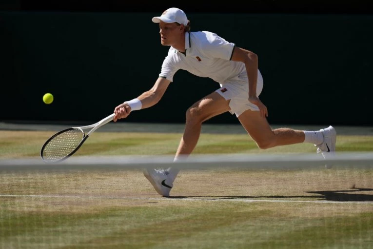 SINER - ZVEREV: Ogromna borba, napeto finale Vimbldona!
