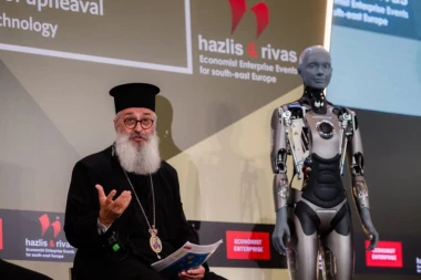 MITROPOLIT ANTIM PITAO HUMANOIDNOG ROBOTA AMEKU: "ŠTA JE BOG ZA TEBE?" Evo kakav odgovor je dobio (VIDEO)